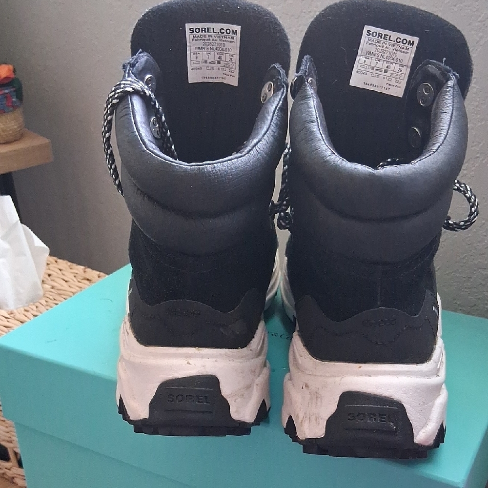 Sorel Black and Gray Snow Boots - Picture 8 of 10